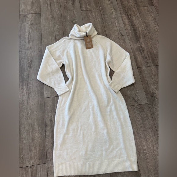 Vero Moda Cream Turtleneck Sweater Dress - Picture 9 of 16